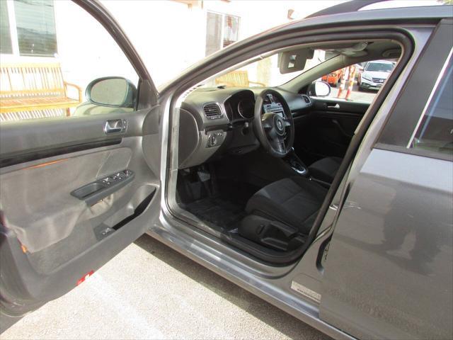 Photo of 2011 Gray Volkswagen Jetta SportWagen