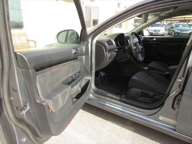 Photo of 2011 Gray Volkswagen Jetta SportWagen