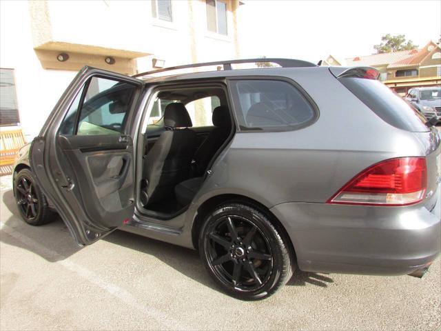 Photo of 2011 Gray Volkswagen Jetta SportWagen