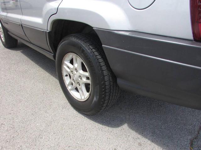 Photo of 2004 Silver Jeep Grand Cherokee