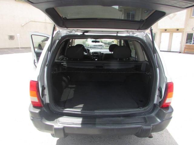 Photo of 2004 Silver Jeep Grand Cherokee