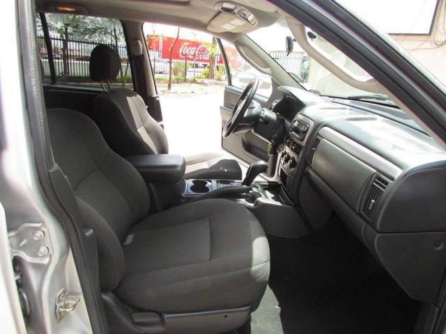 Photo of 2004 Silver Jeep Grand Cherokee
