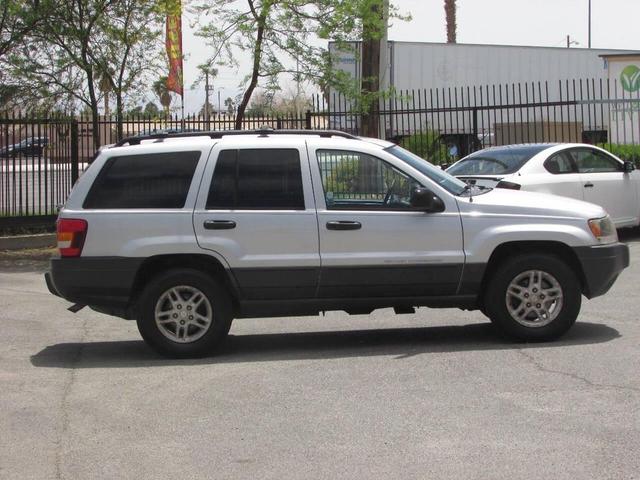 Photo of 2004 Silver Jeep Grand Cherokee