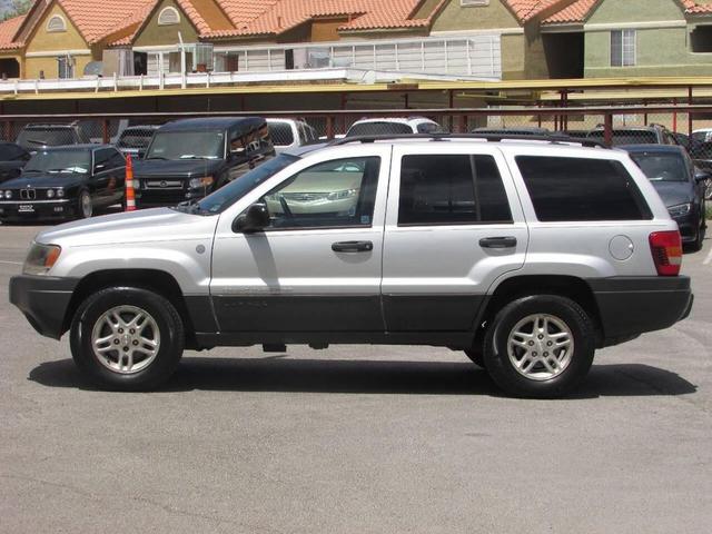 Photo of 2004 Silver Jeep Grand Cherokee
