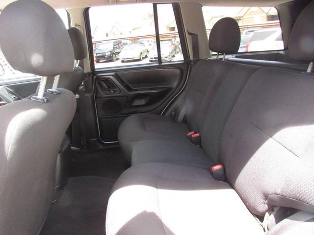 Photo of 2004 Silver Jeep Grand Cherokee