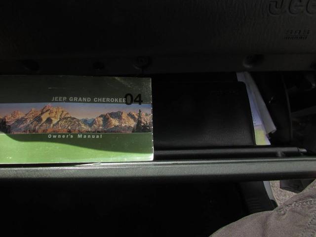 Photo of 2004 Silver Jeep Grand Cherokee