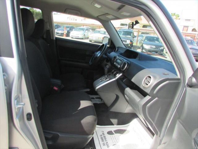 Photo of 2009 Silver Scion xB