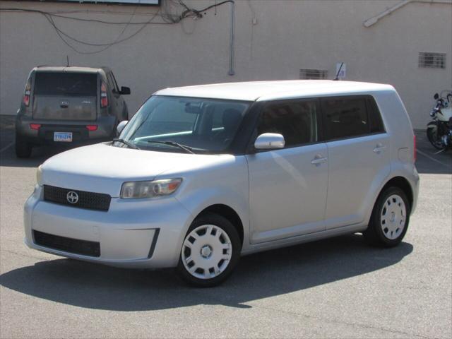 Photo of 2009 Silver Scion xB