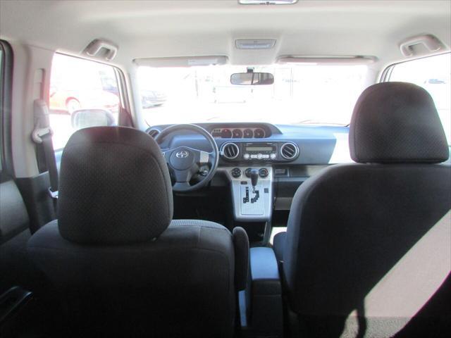 Photo of 2009 Silver Scion xB