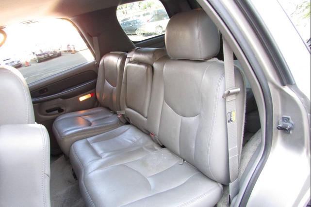 Photo of 2003 Tan GMC Yukon