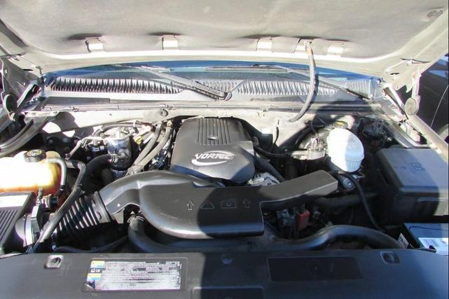 Photo of 2003 Tan GMC Yukon