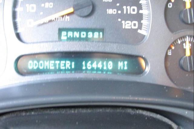 Photo of 2003 Tan GMC Yukon