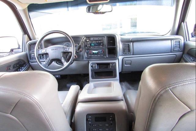 Photo of 2003 Tan GMC Yukon