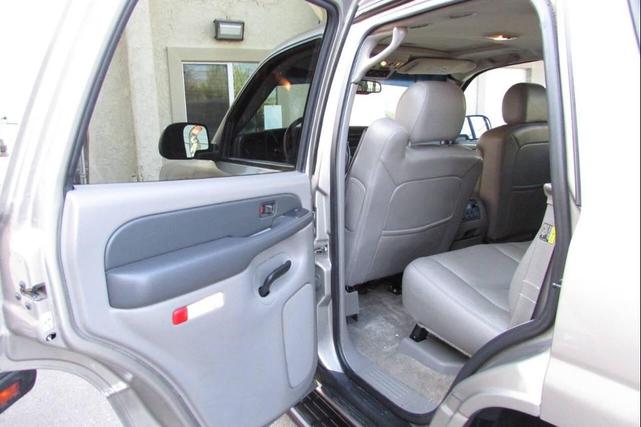 Photo of 2003 Tan GMC Yukon