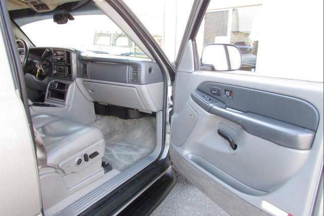 Photo of 2003 Tan GMC Yukon