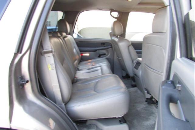 Photo of 2003 Tan GMC Yukon