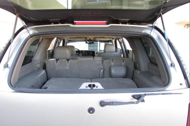 Photo of 2003 Tan GMC Yukon