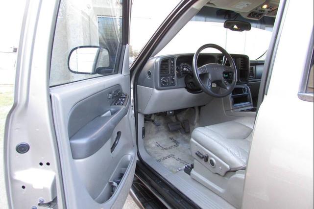 Photo of 2003 Tan GMC Yukon