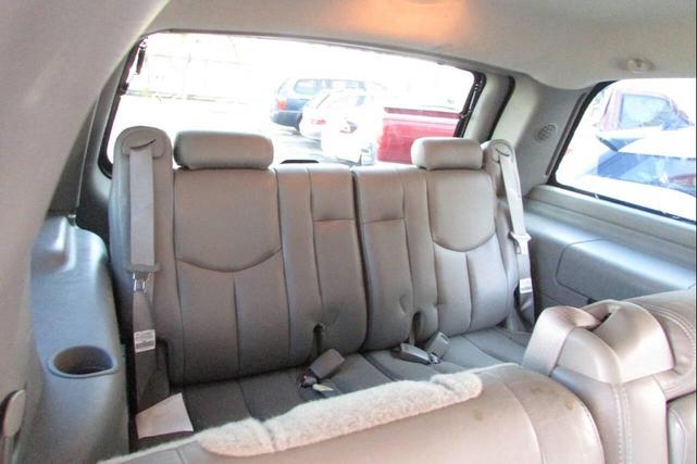 Photo of 2003 Tan GMC Yukon