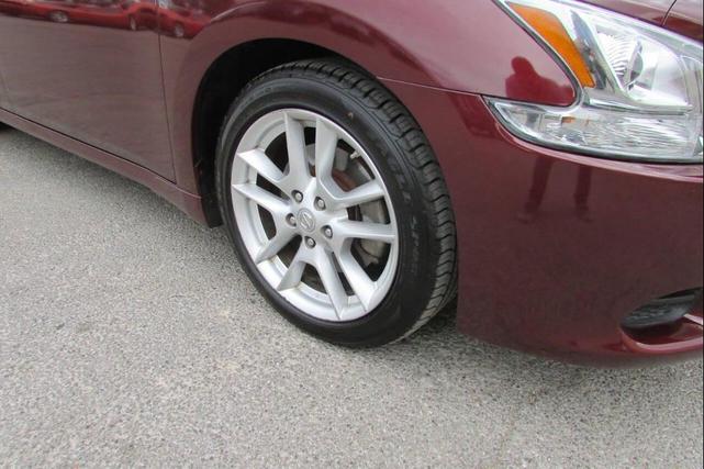 Photo of 2009 Burgundy Nissan Maxima