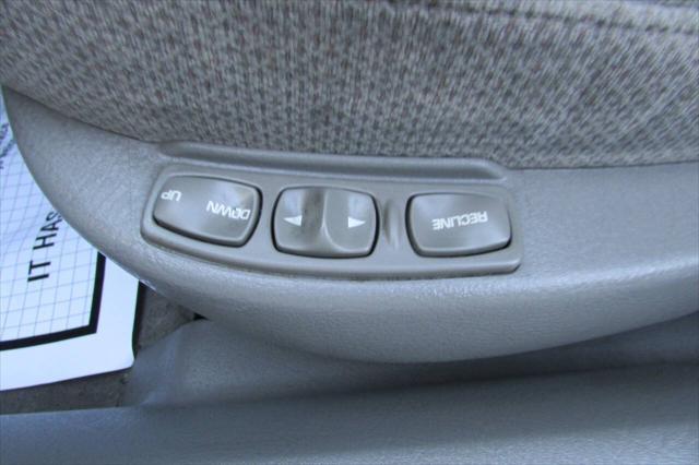 Photo of 2000 Silver Saturn LS