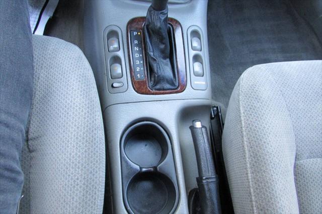 Photo of 2000 Silver Saturn LS