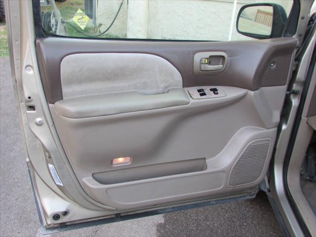 Photo of 2000 Beige Toyota Sienna