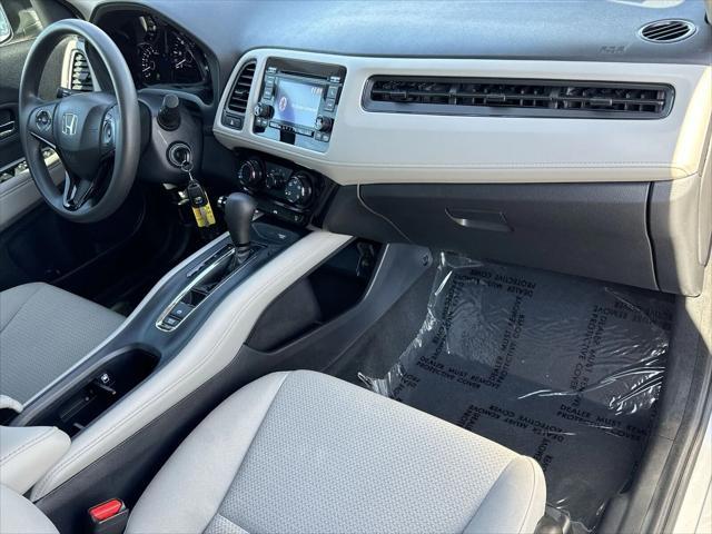 Photo of 2022 Lunar Silver Honda HR-V