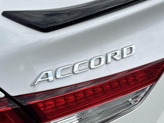 Photo of 2022 Platinum White Pearl Honda Accord Hybrid