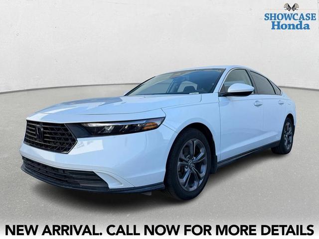 Photo of 2023 Platinum White Pearl Honda Accord