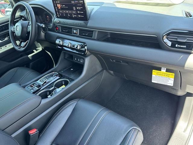 Photo of 2026 NH-883P Platinum W Honda Passport