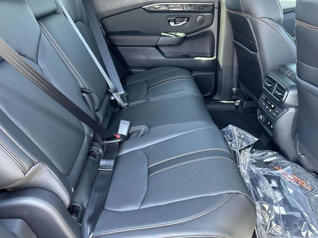Photo of 2026 NH-883P Platinum W Honda Passport