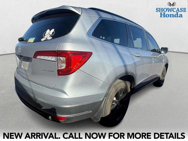 Photo of 2022 Lunar Silver Honda Pilot