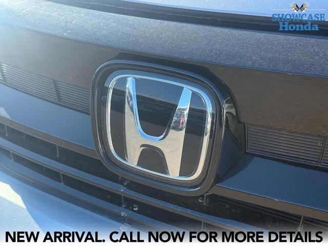 Photo of 2022 Lunar Silver Honda Pilot