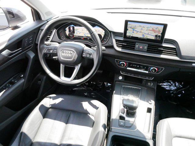 Photo of 2019 Manhattan Gray Metallic Audi Q5