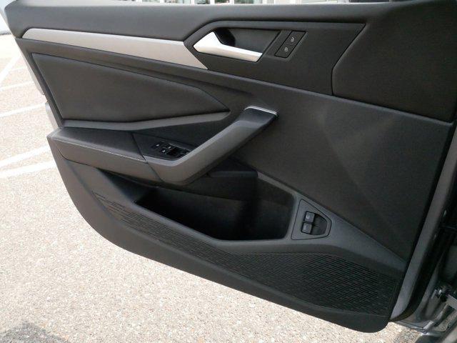Photo of 2024 Pyrite Silver Metallic Volkswagen Jetta