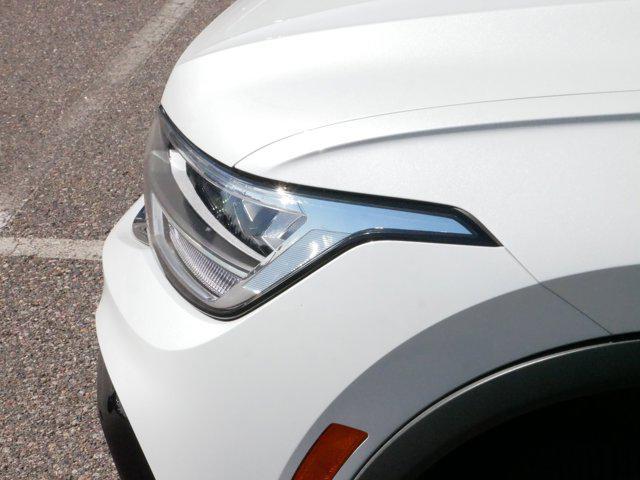 Photo of 2023 Opal White Pearl Volkswagen Tiguan