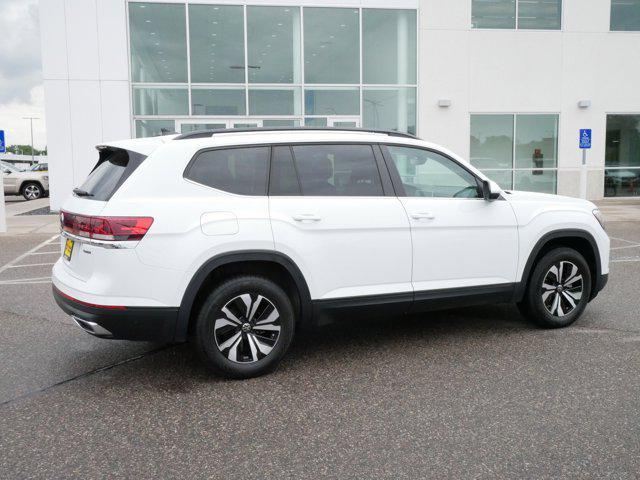 Photo of 2024 Pure White Volkswagen Atlas
