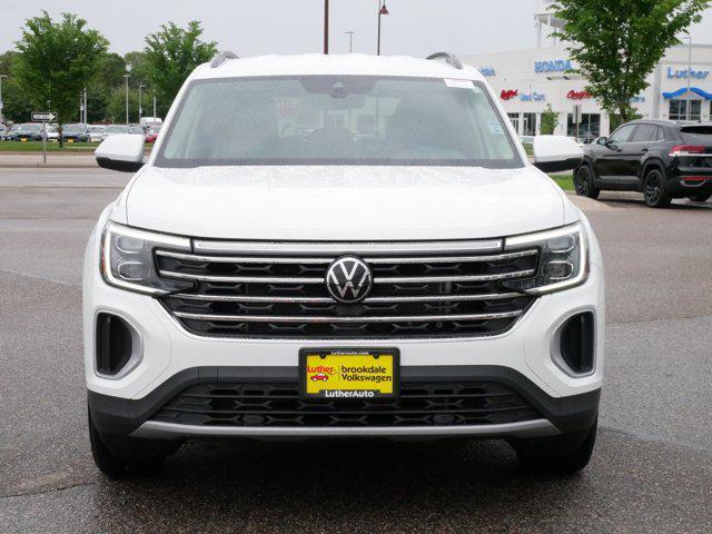 Photo of 2024 Pure White Volkswagen Atlas