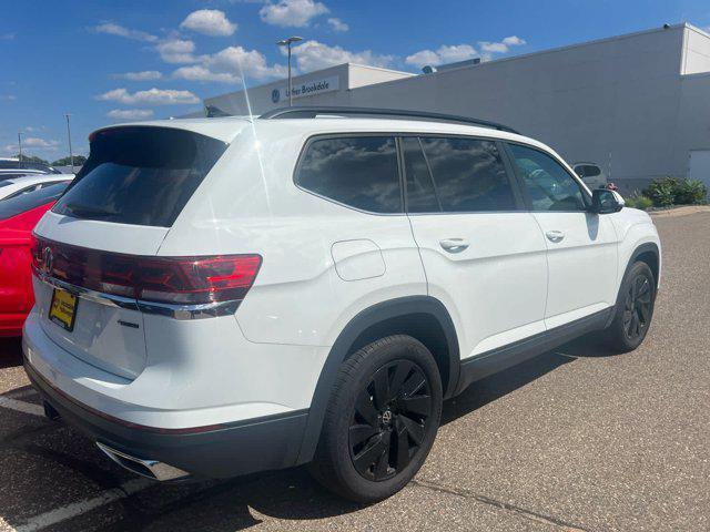 Photo of 2025 Pure White Volkswagen Atlas
