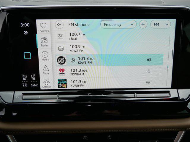 Photo of 2025 Avocado Green Pearl Volkswagen Atlas Cross Sport