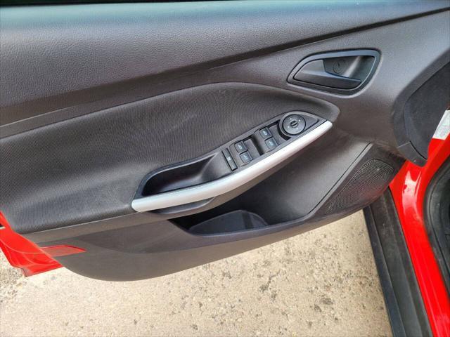 Photo of 2012 RED Ford Focus