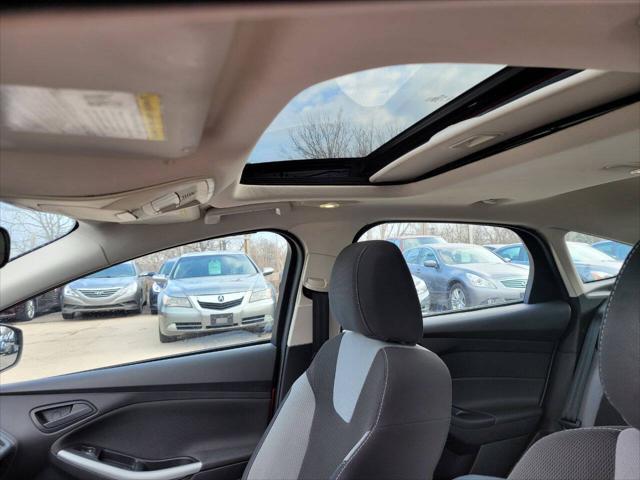 Photo of 2012 RED Ford Focus