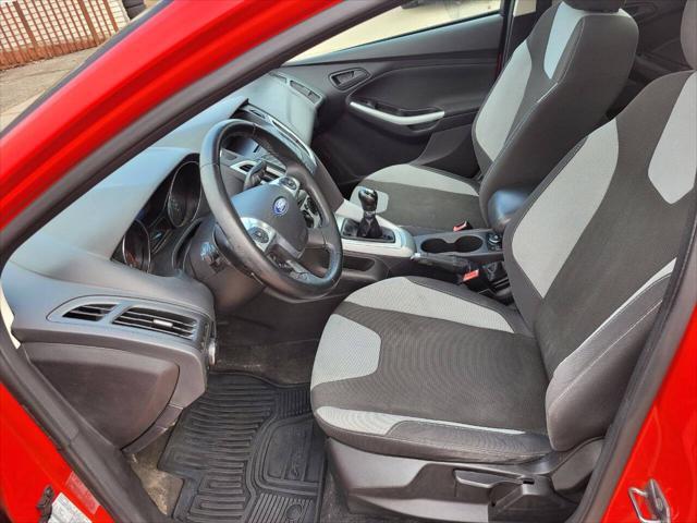 Photo of 2012 RED Ford Focus