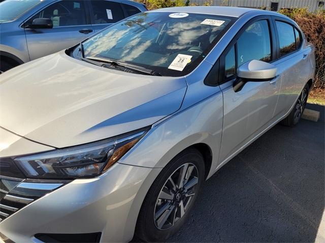 Photo of 2025 Brilliant Silver Metallic Nissan Versa