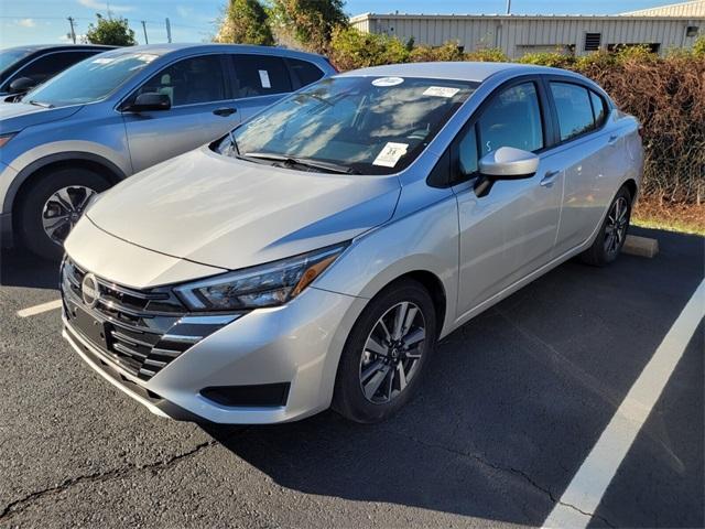 Photo of 2025 Brilliant Silver Metallic Nissan Versa