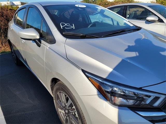 Photo of 2025 Brilliant Silver Metallic Nissan Versa