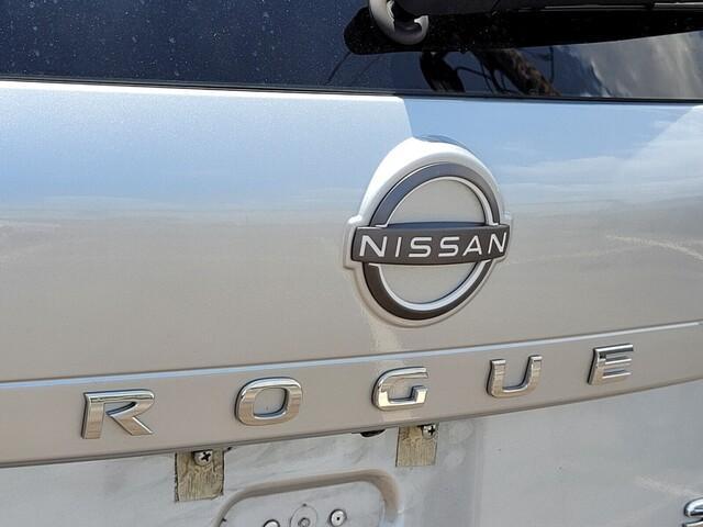 Photo of 2023 Brilliant Silver Metallic Nissan Rogue