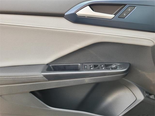 Photo of 2024 Deep Black Pearl Effect Volkswagen Taos