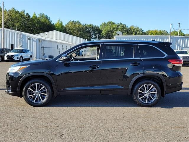 Photo of 2019 Midnight Black Metallic Toyota Highlander